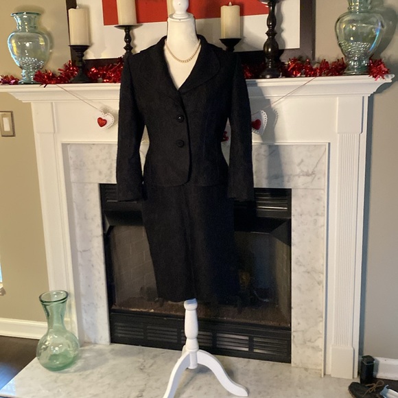 Black lined 2 piece suit - black blended jacquard. - Picture 2 of 11